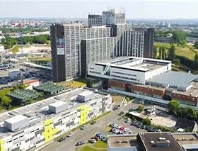 Taxi devant l'hôpital IGR à Villejuif